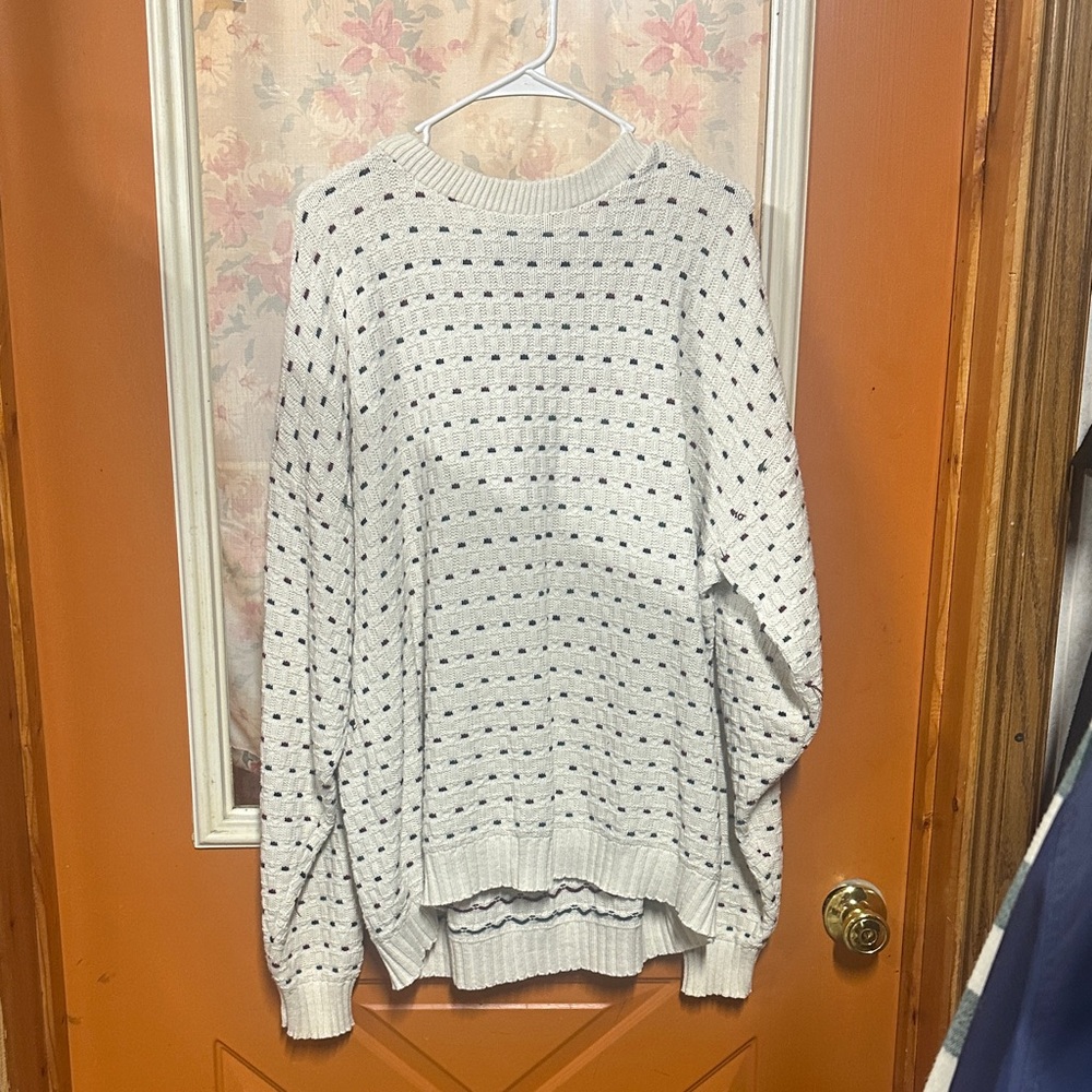 Men's White and Black Knit Sweater